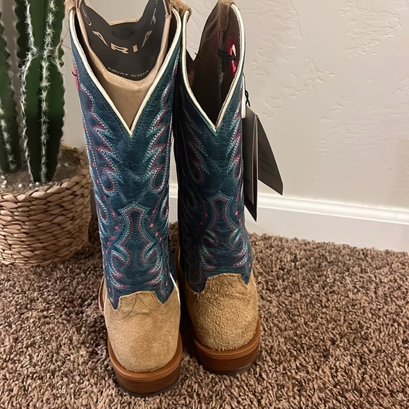 NWT Ariat Futurity Boon Buckskin Roughout/ Something Borrowed cutter toe boots - Picture 8 of 11